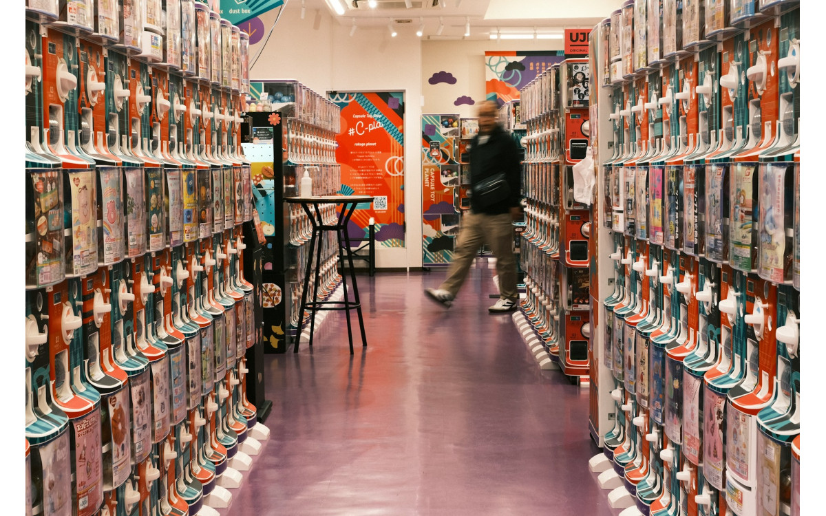 Checkout-Free Impulse Zones for Kids: Endcaps, Queues, and Layout Tips